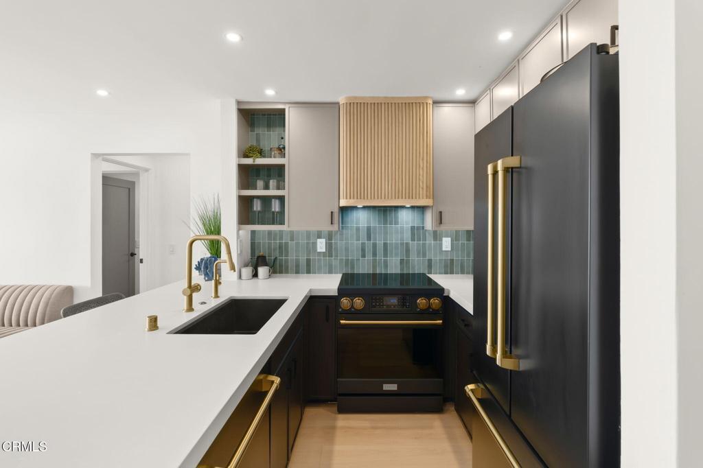 218 E Surfside Drive