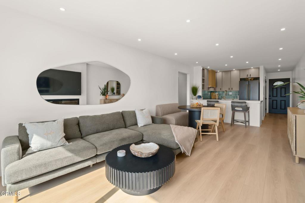 218 E Surfside Drive