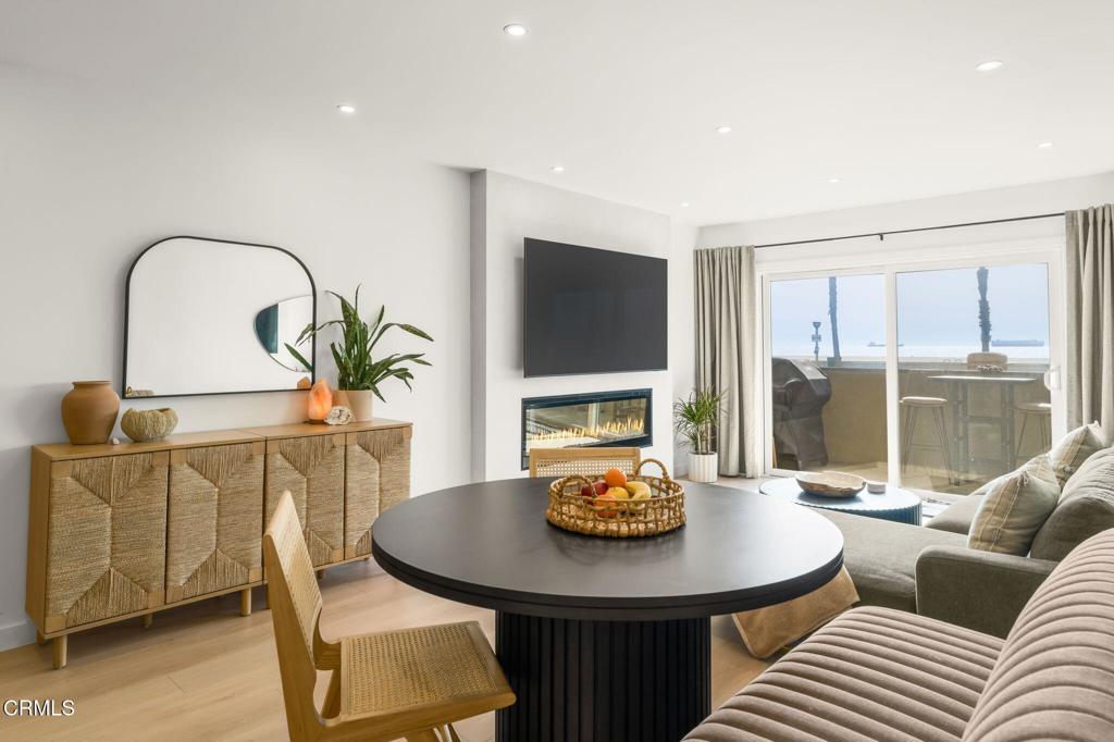 218 E Surfside Drive