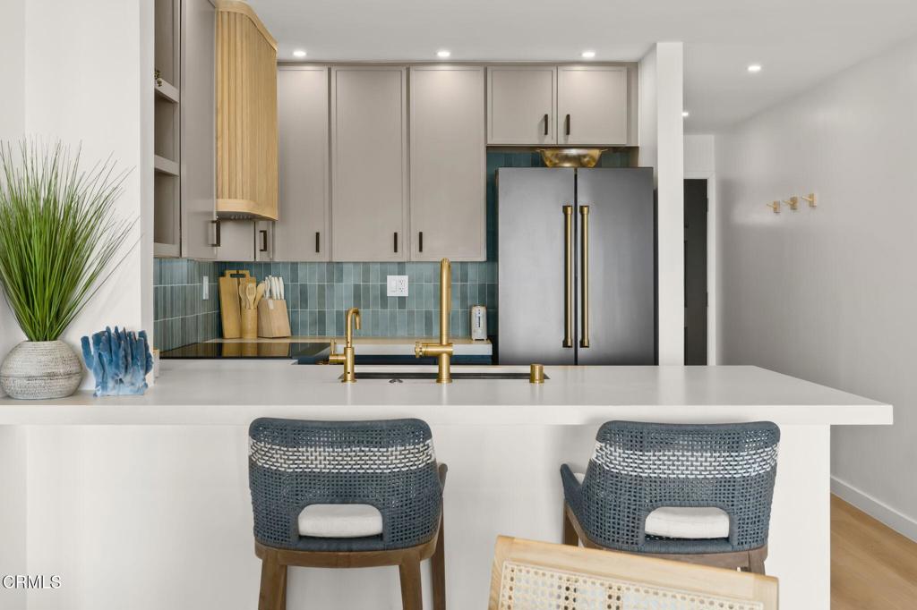 218 E Surfside Drive