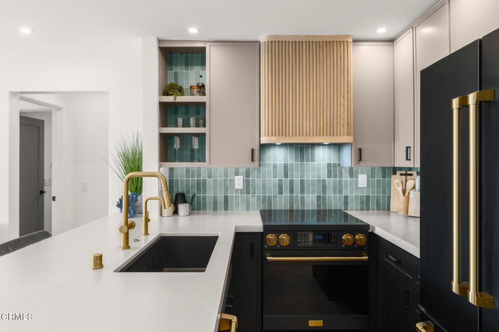 218 E Surfside Drive