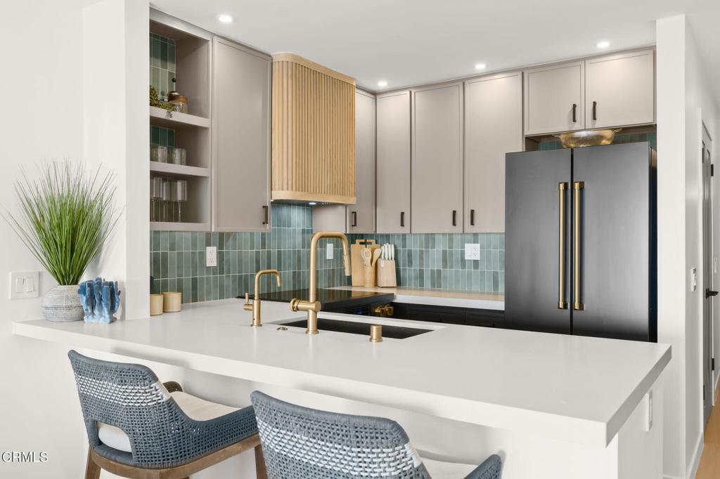 218 E Surfside Drive