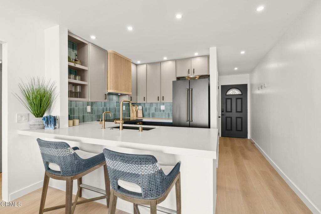 218 E Surfside Drive