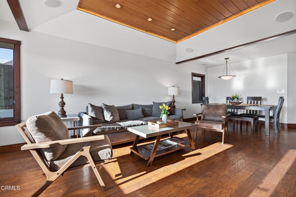 2916 Lakeshore Court