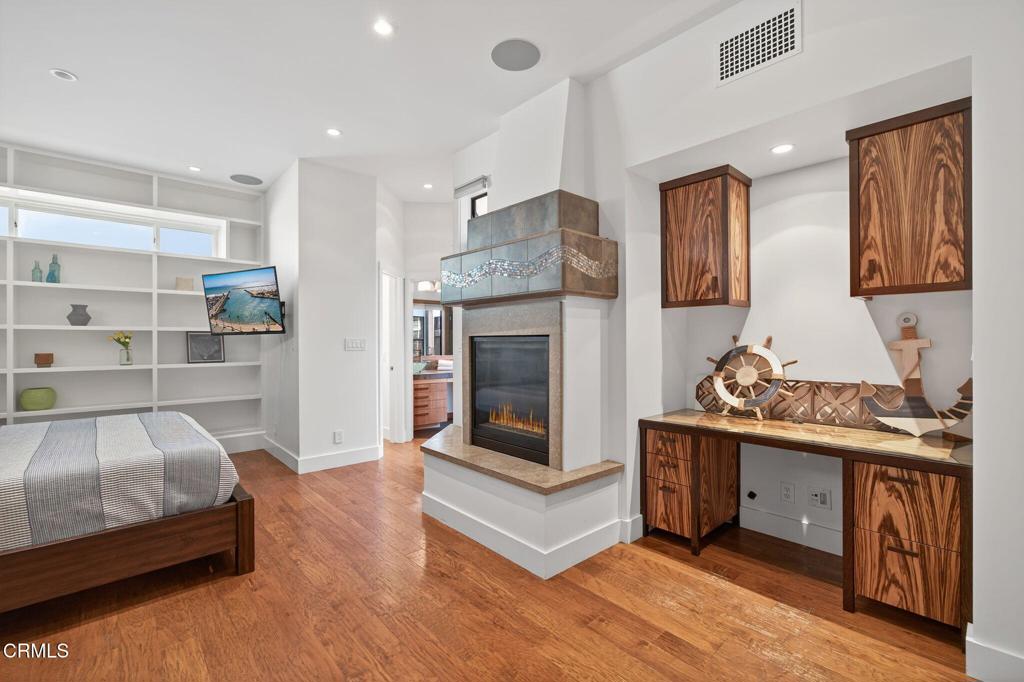 2916 Lakeshore Court