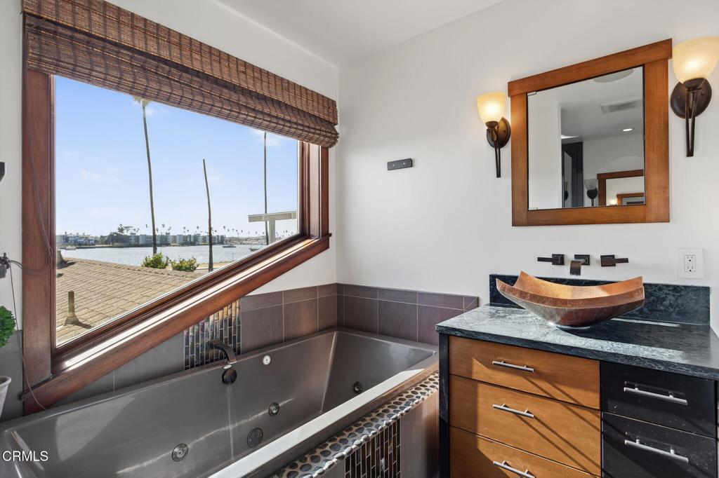 2916 Lakeshore Court