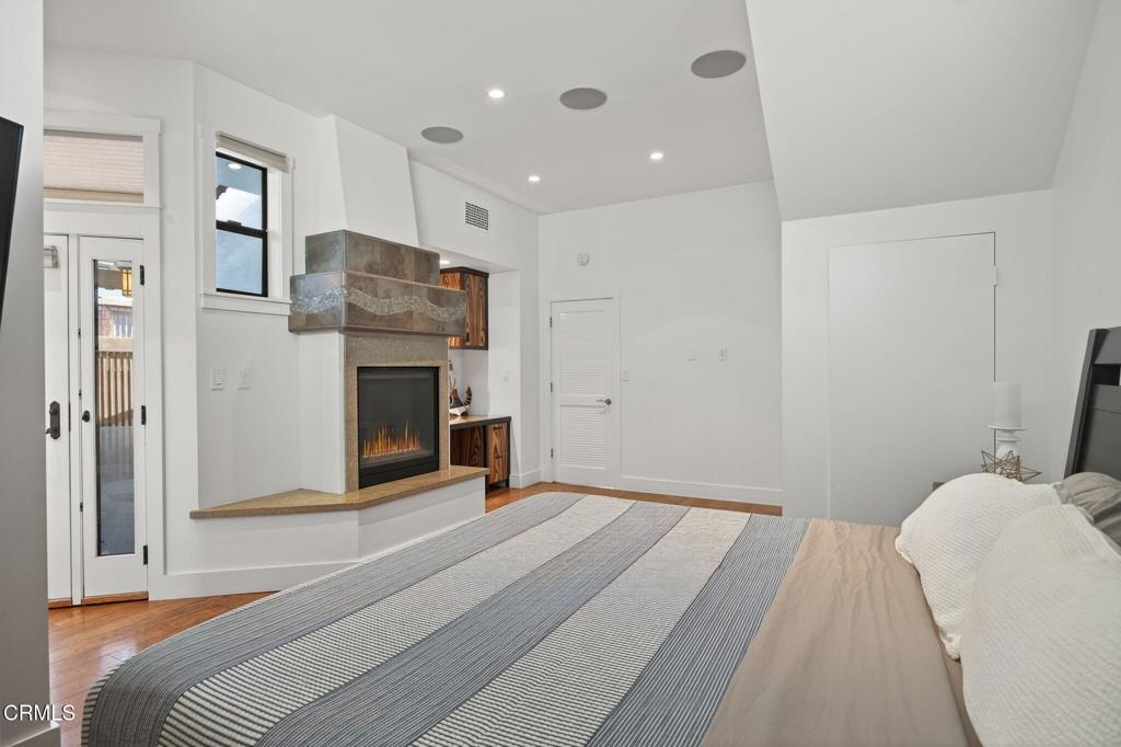 2916 Lakeshore Court