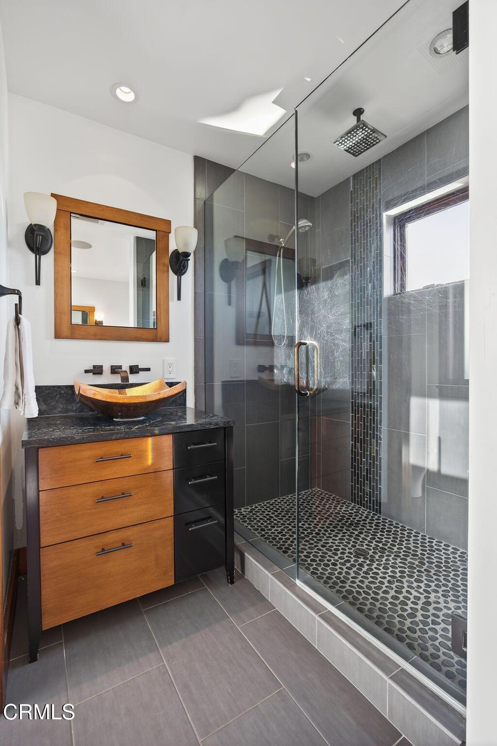 2916 Lakeshore Court