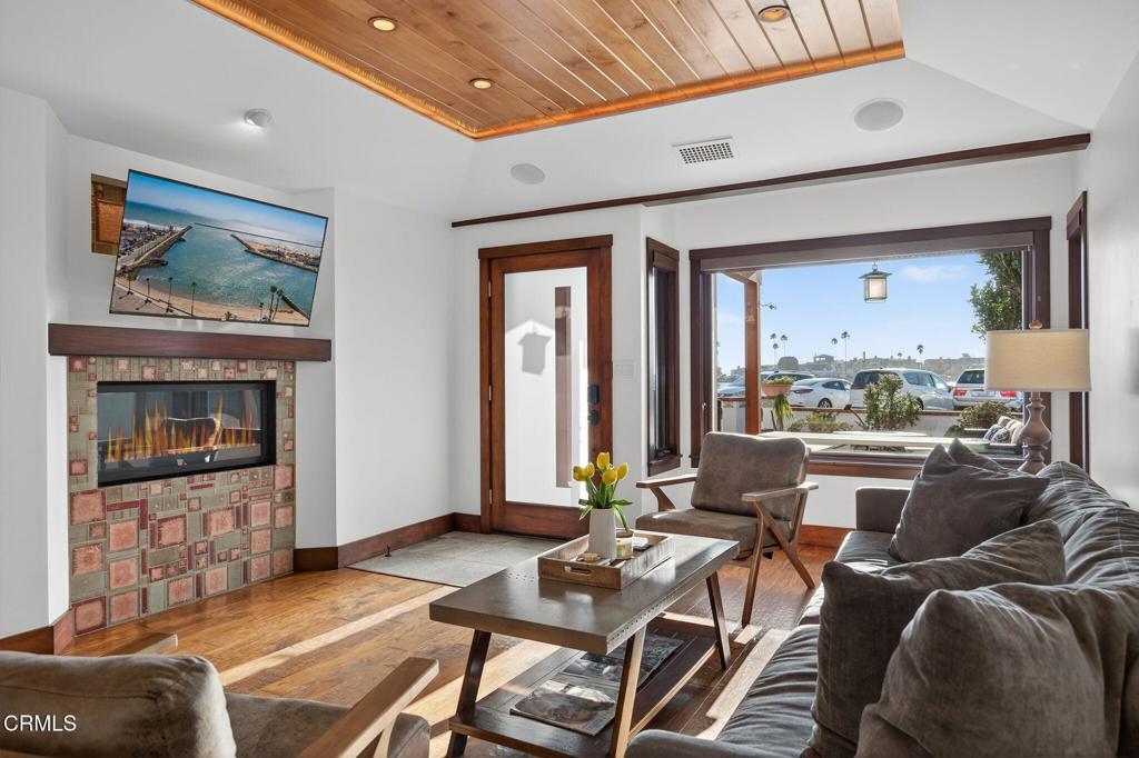 2916 Lakeshore Court