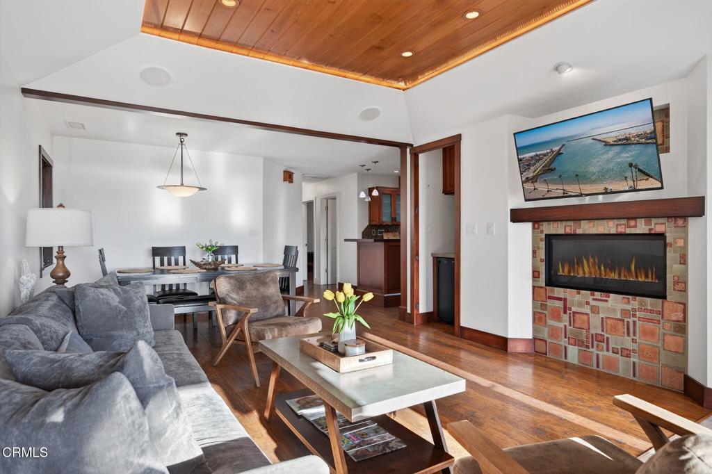 2916 Lakeshore Court