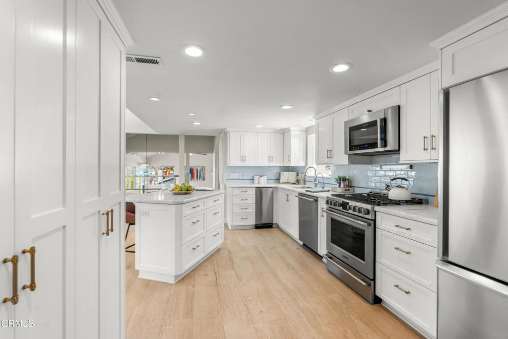 5040 Island View Street