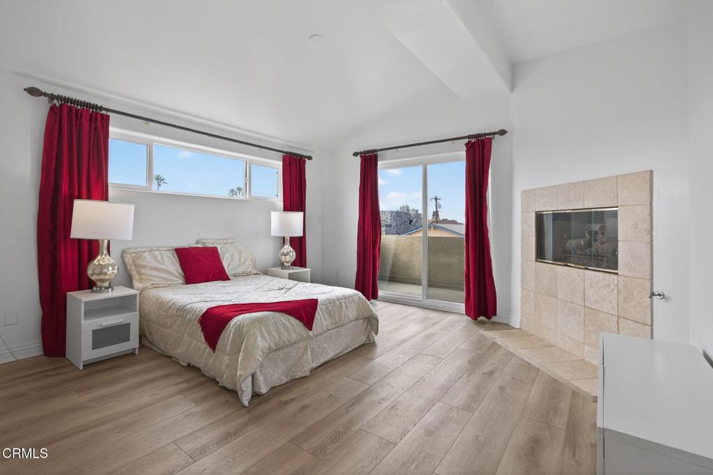 264 Hollywood Boulevard