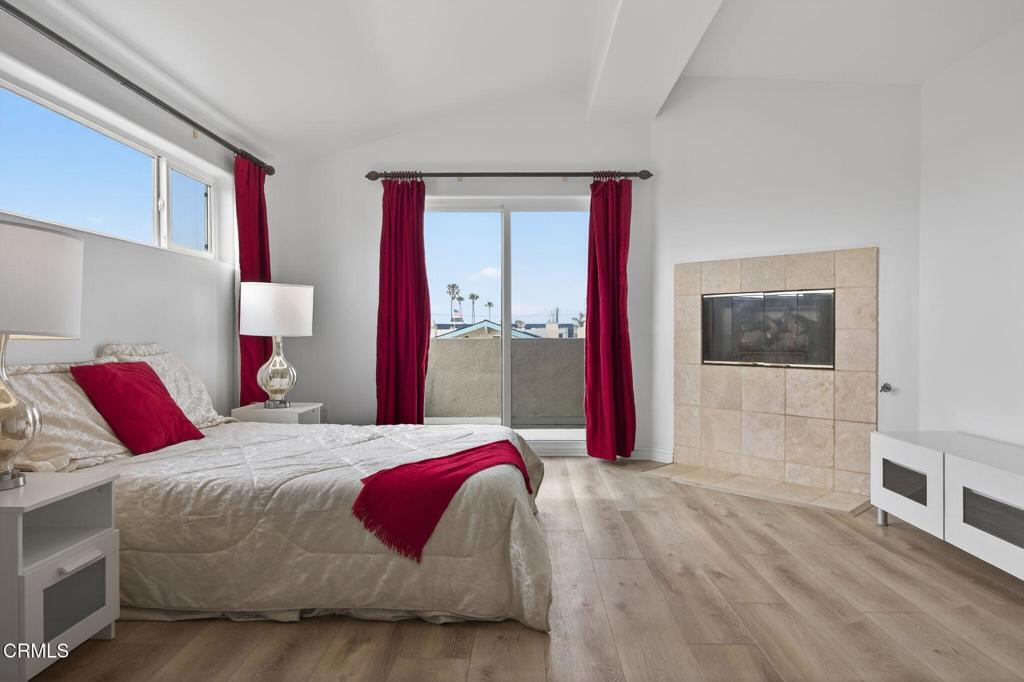 264 Hollywood Boulevard