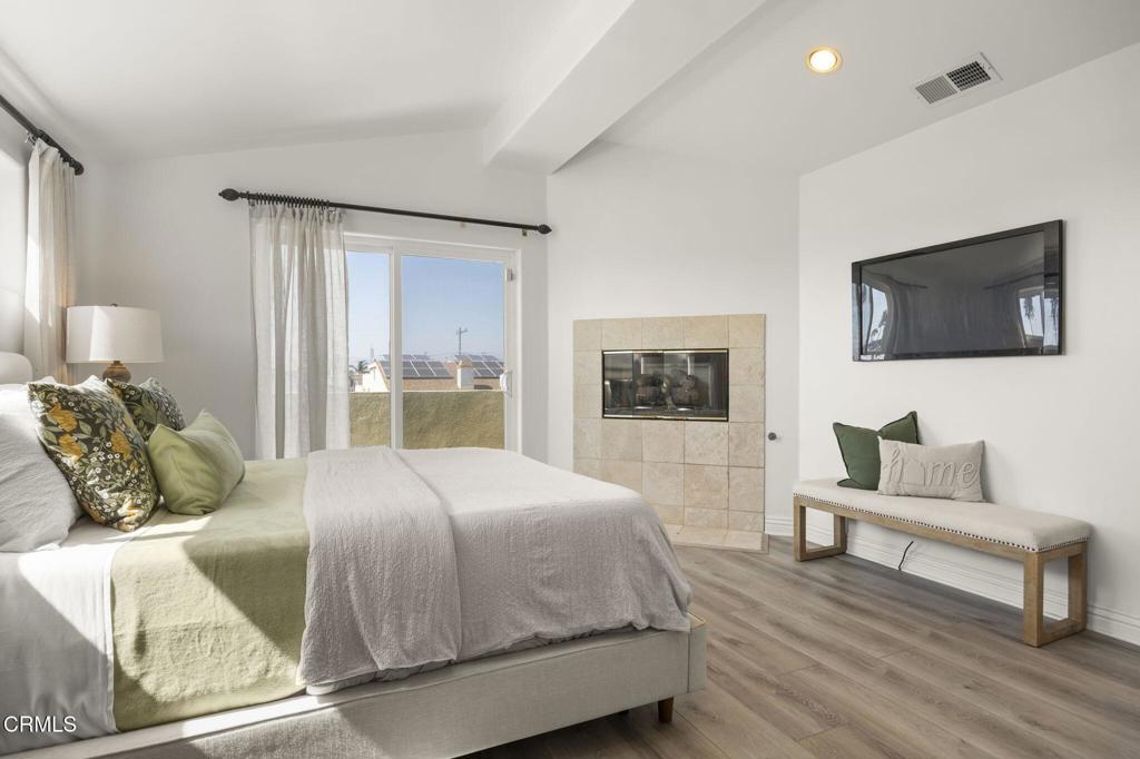 264 Hollywood Boulevard