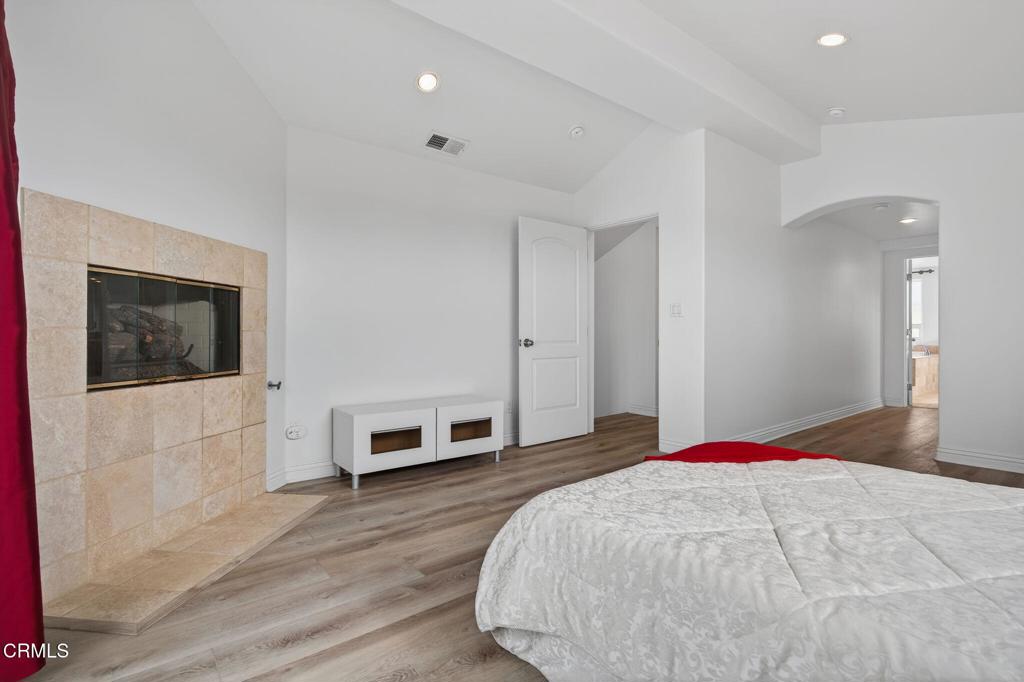 264 Hollywood Boulevard