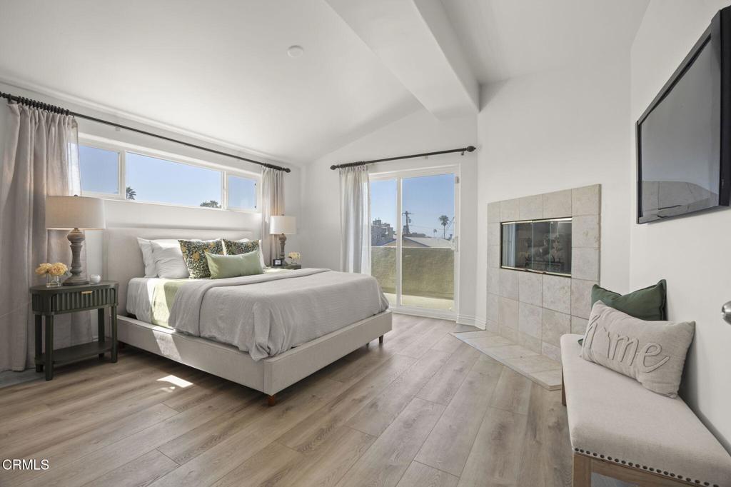 264 Hollywood Boulevard