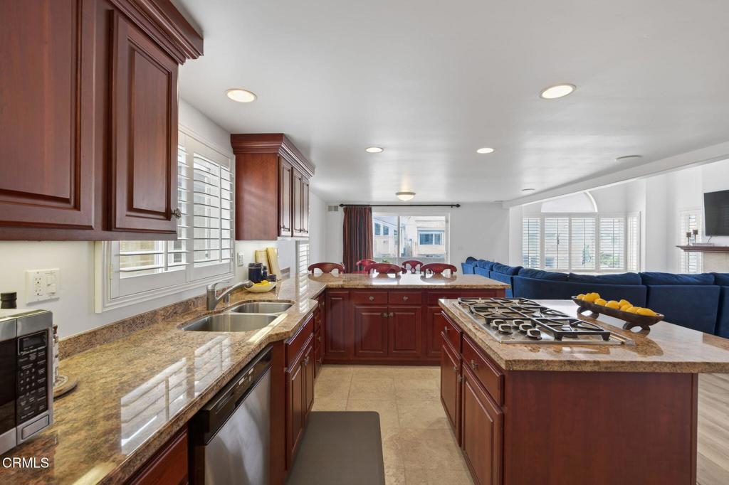 264 Hollywood Boulevard