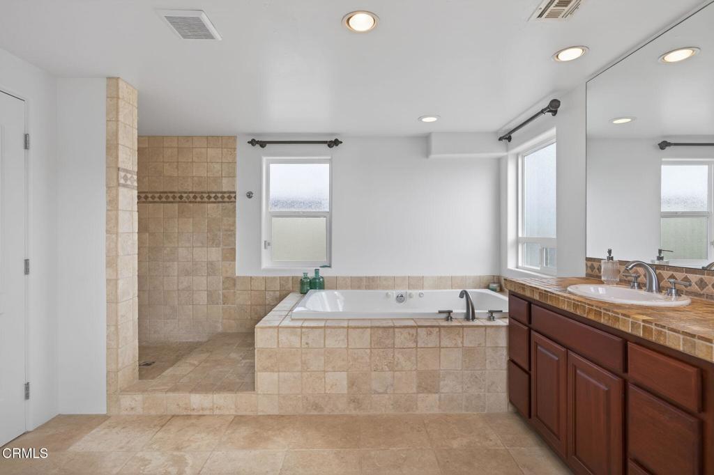 264 Hollywood Boulevard