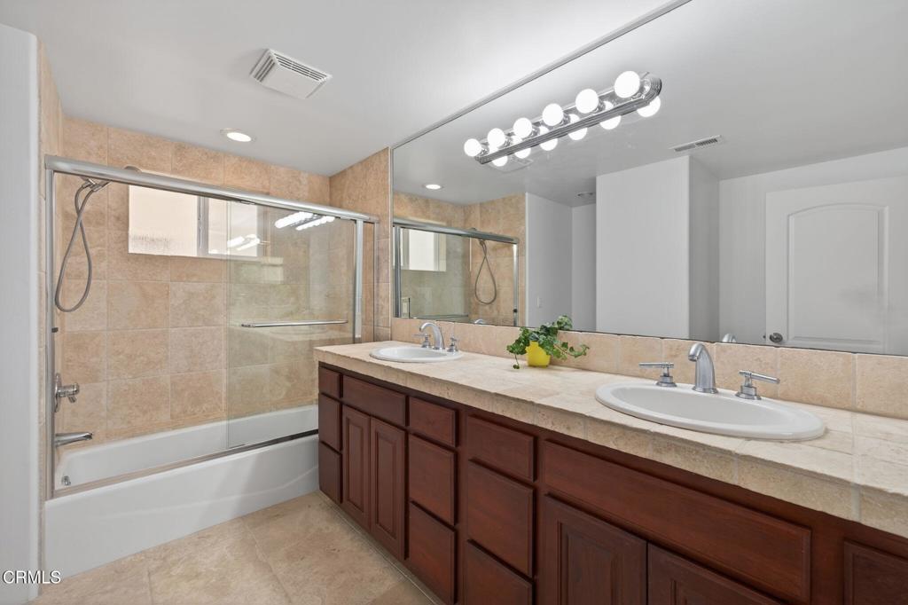 264 Hollywood Boulevard