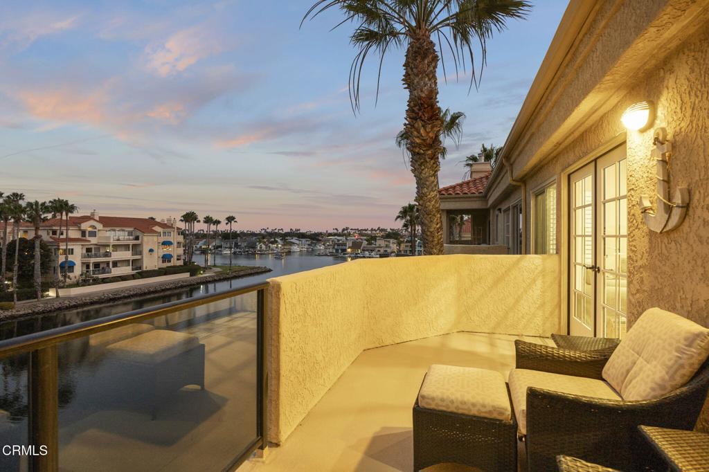 1737 Emerald Isle Way