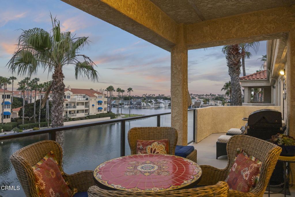 1737 Emerald Isle Way