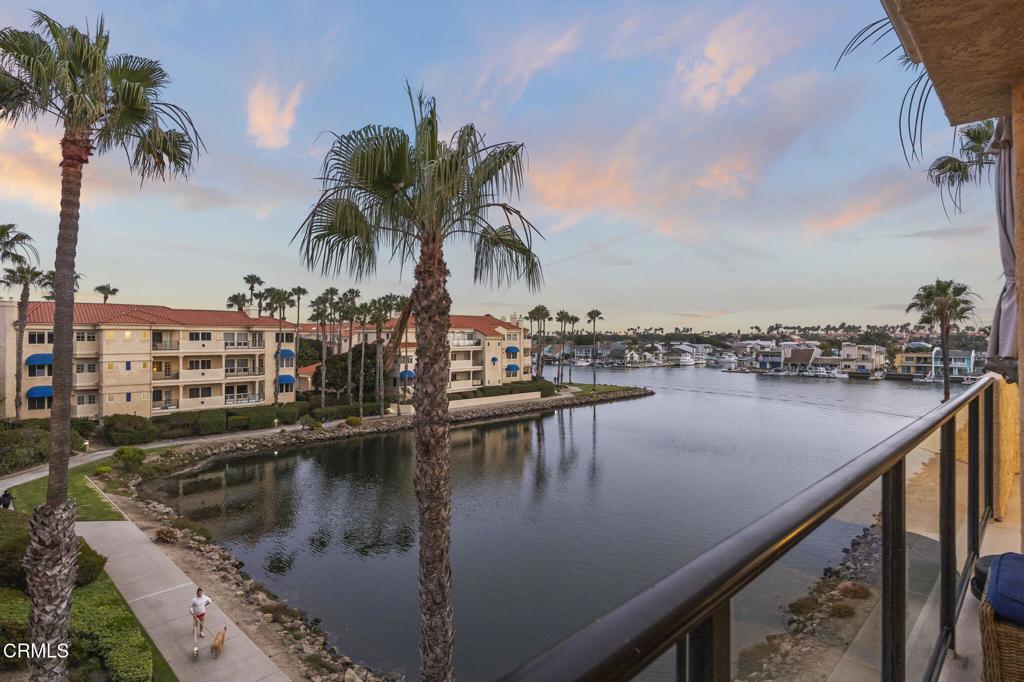 1737 Emerald Isle Way