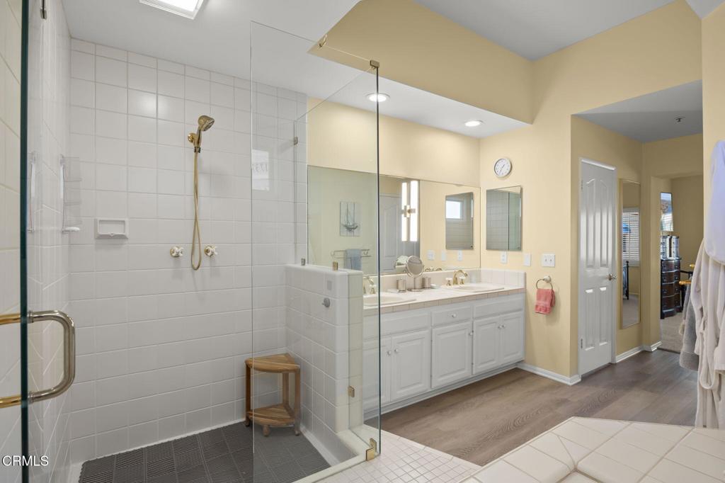 1737 Emerald Isle Way
