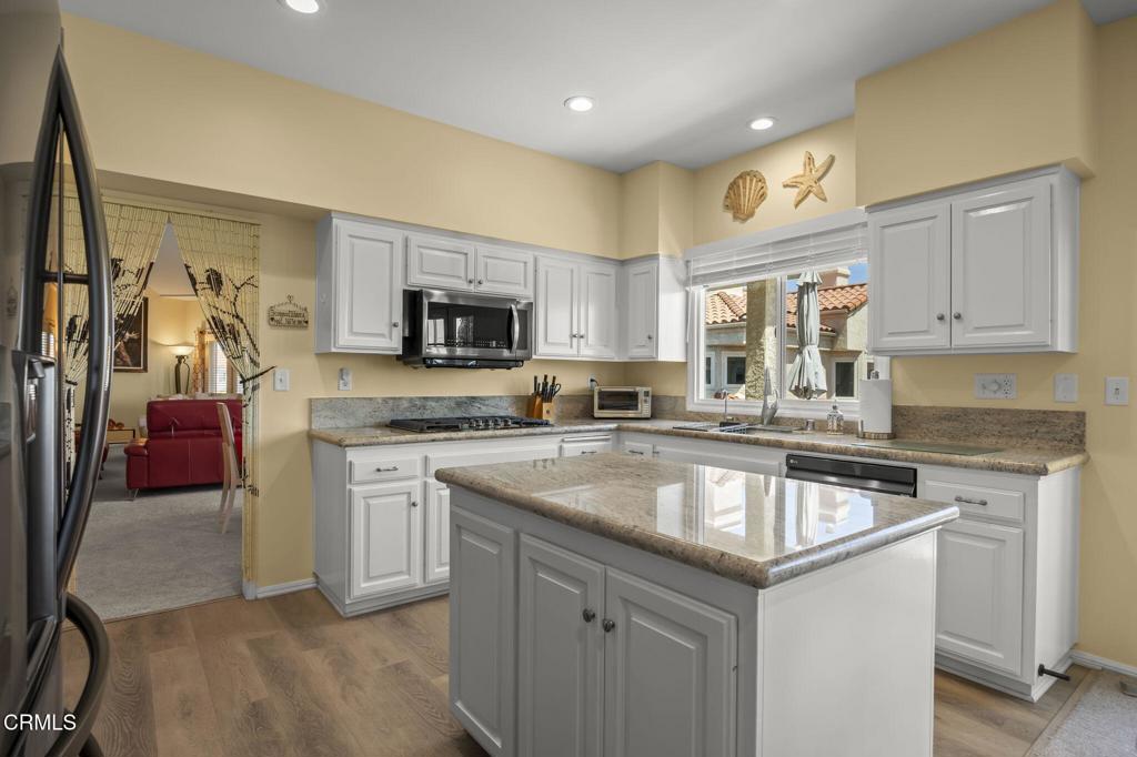1737 Emerald Isle Way