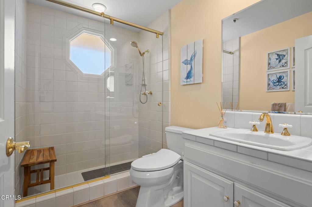 1737 Emerald Isle Way