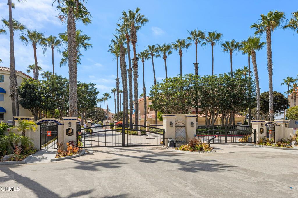 1737 Emerald Isle Way