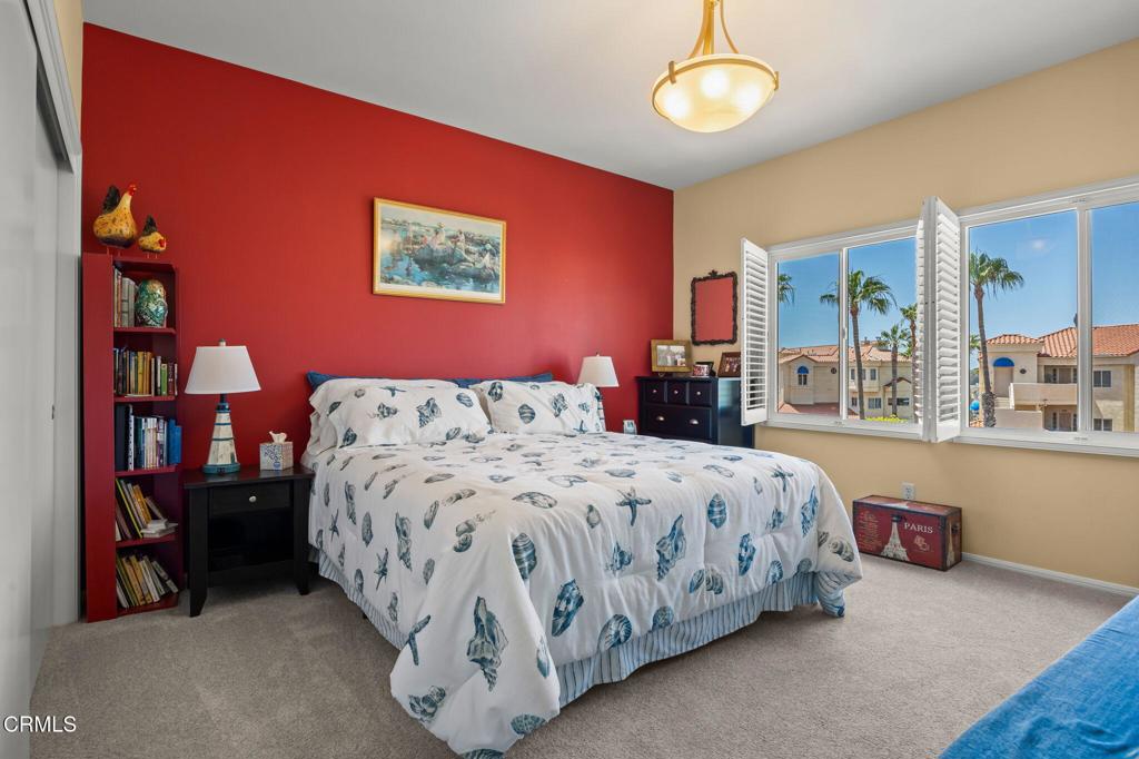 1737 Emerald Isle Way