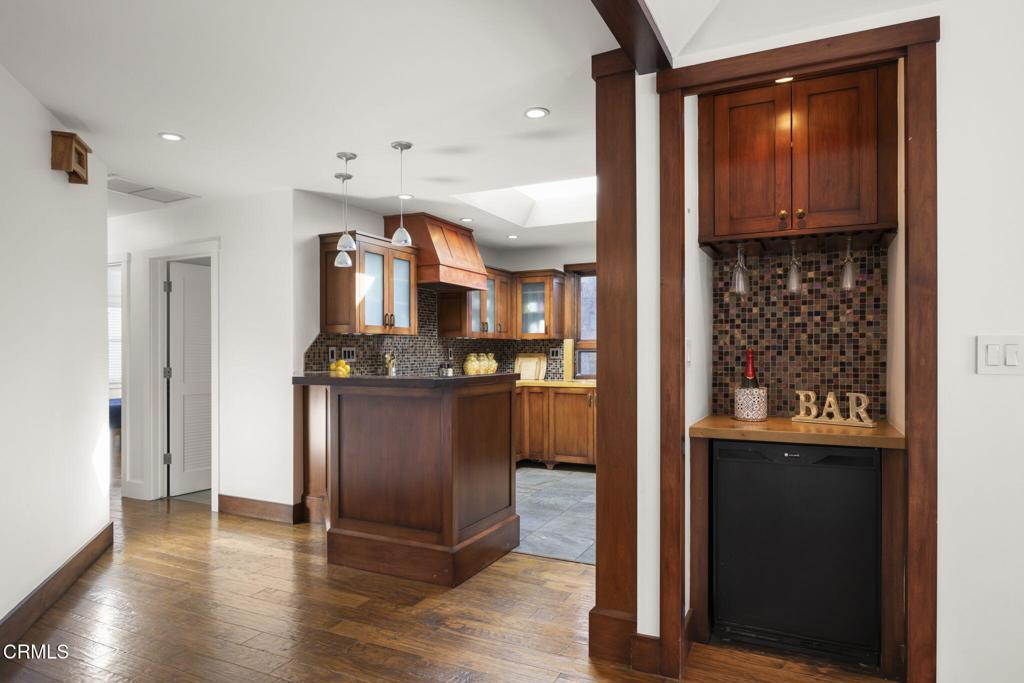 2916 Lakeshore Court