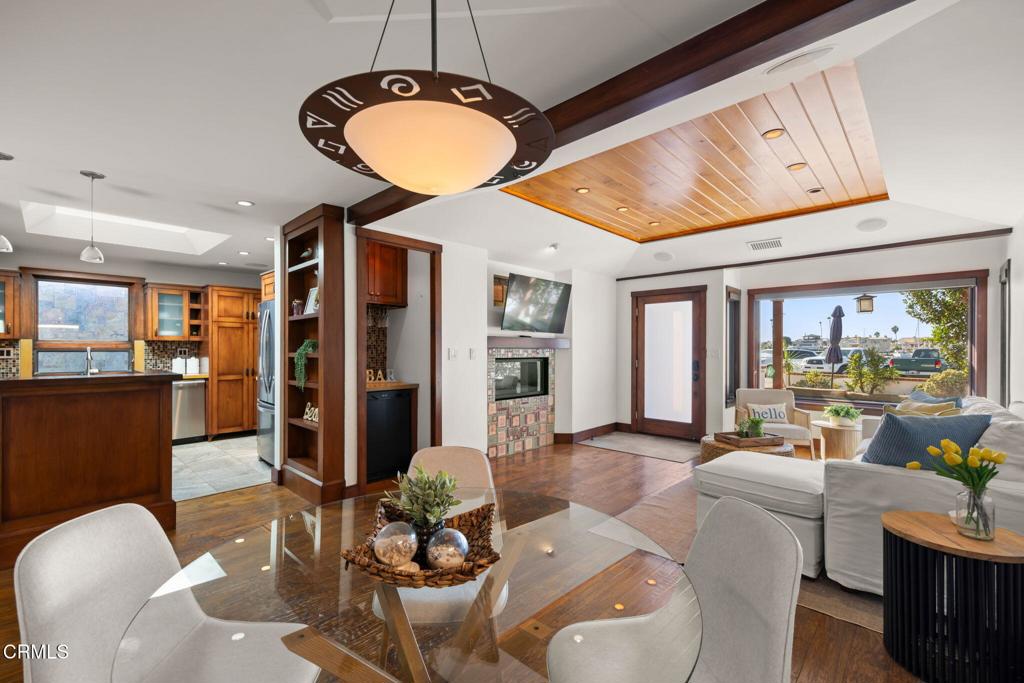 2916 Lakeshore Court