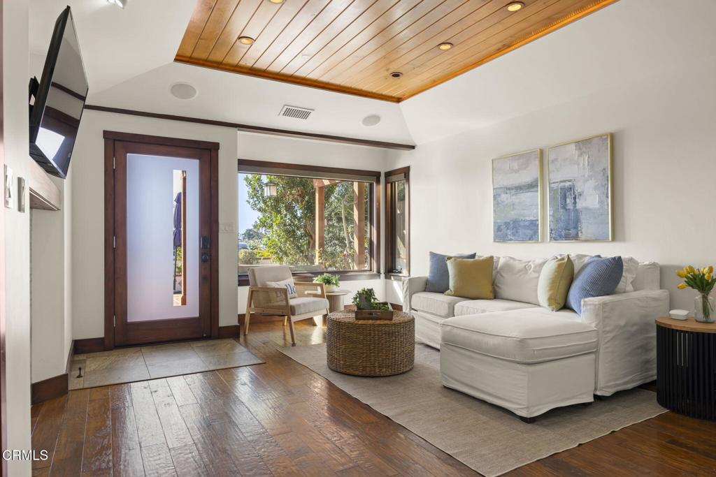 2916 Lakeshore Court