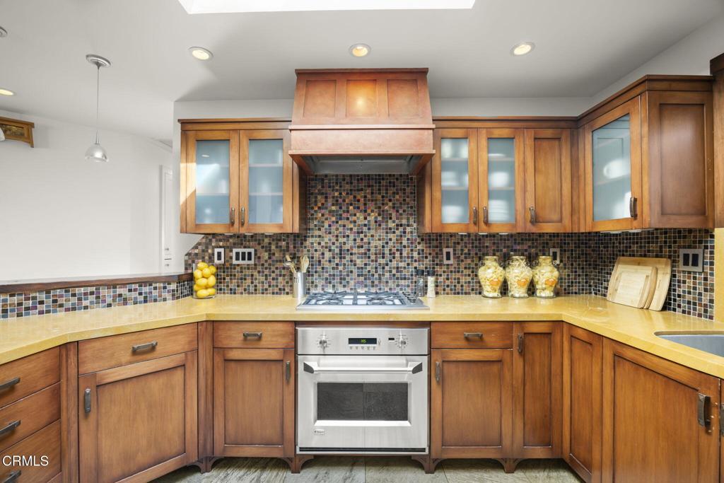 2916 Lakeshore Court