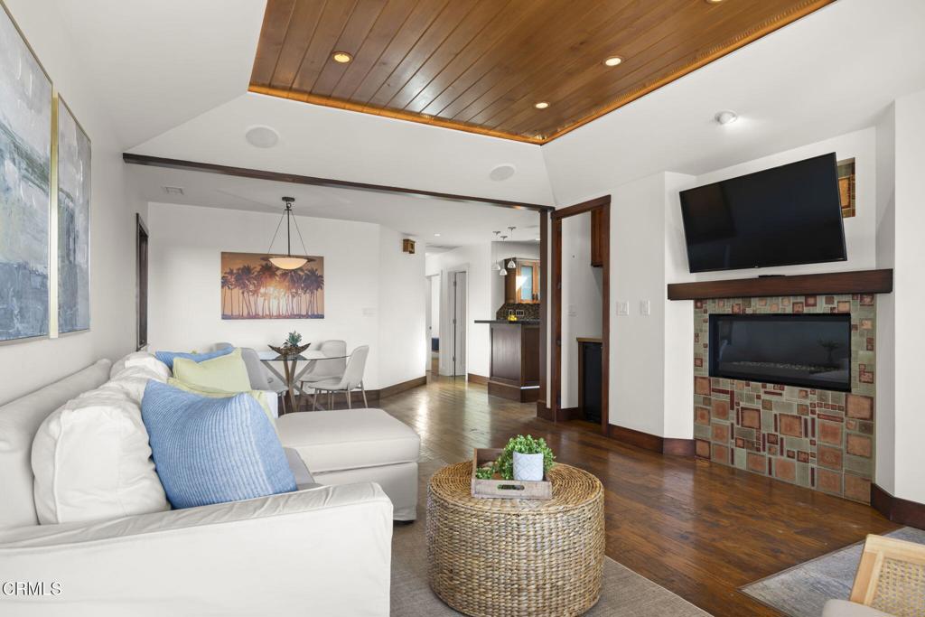 2916 Lakeshore Court