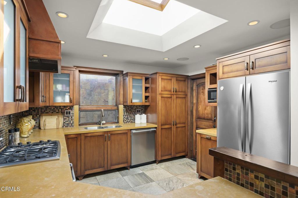 2916 Lakeshore Court