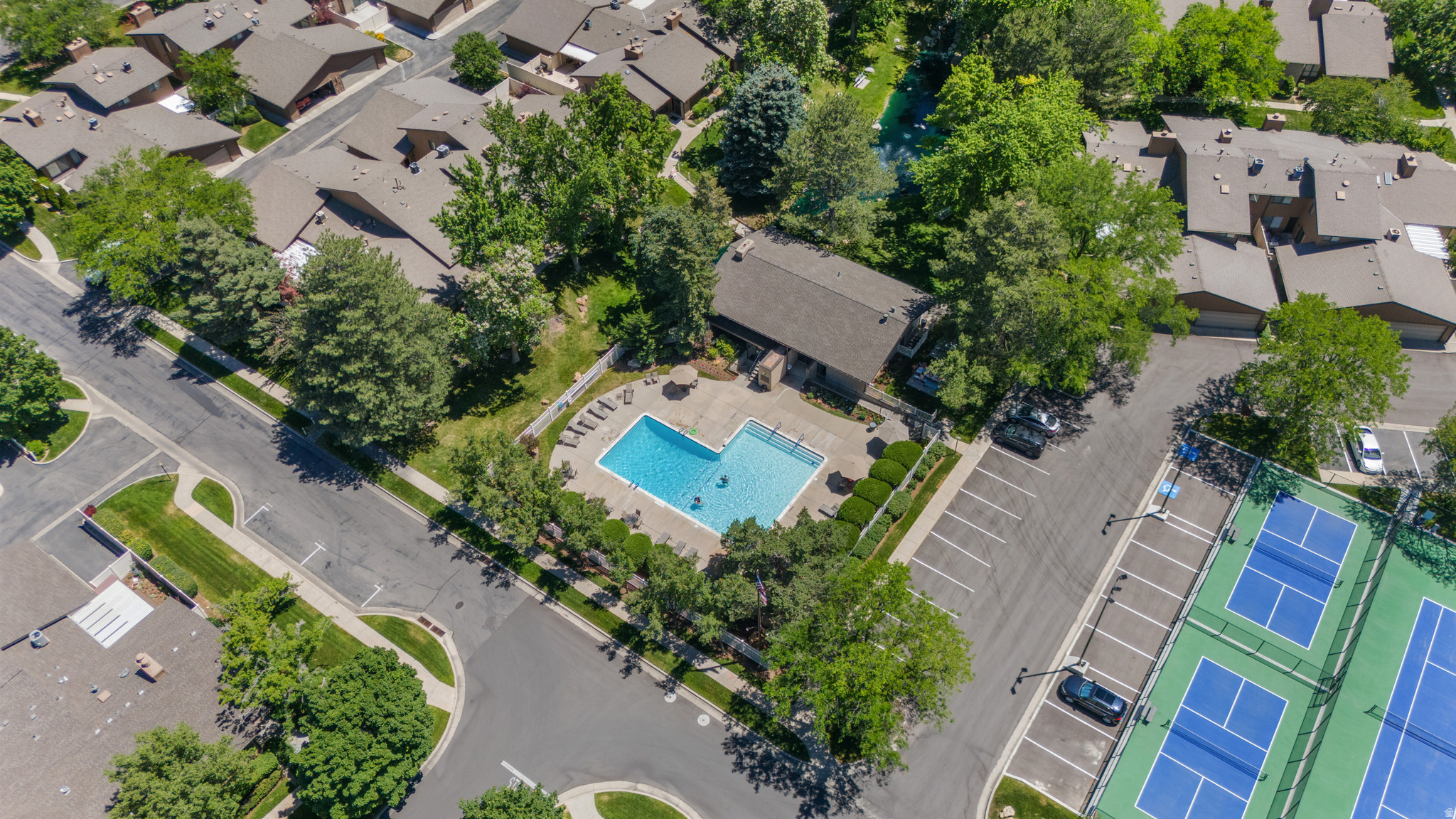 1540 E STONEMOOR CIR