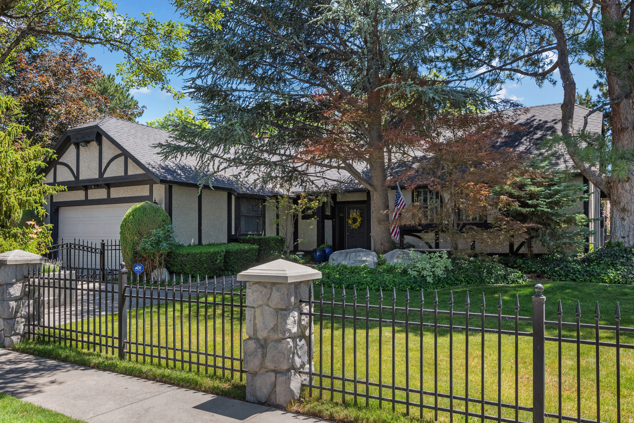 1540 E STONEMOOR CIR