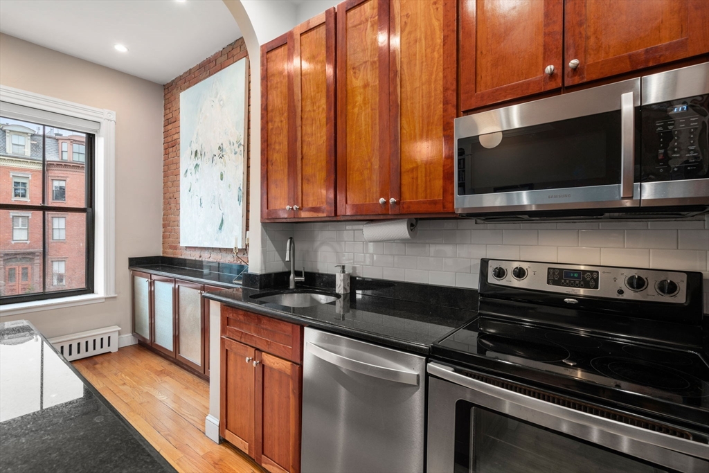 529 Columbus Ave # 11