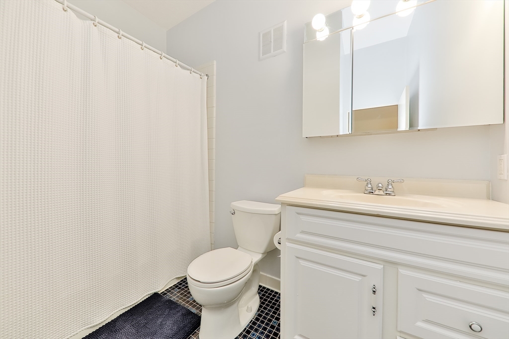237 W Newton St # 3
