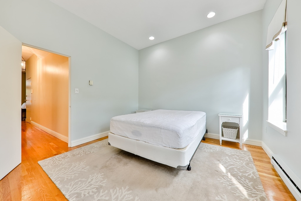 237 W Newton St # 3