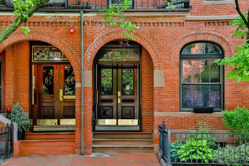 237 W Newton St # 3
