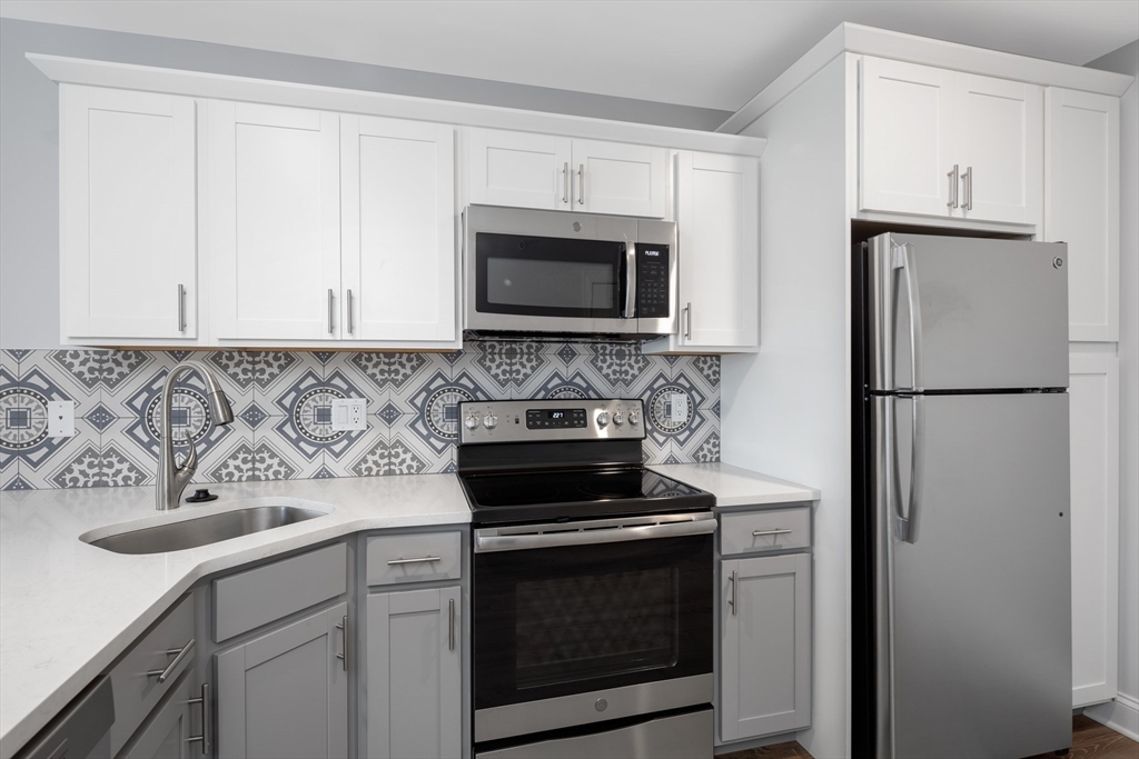 101 California Ave # 204
