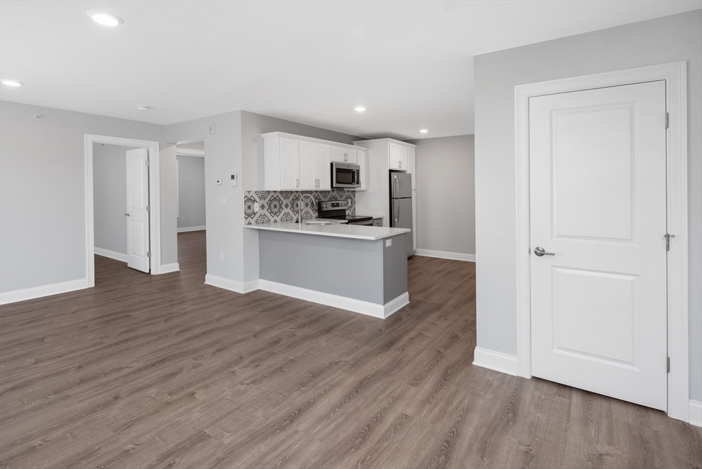 101 California Ave # 204