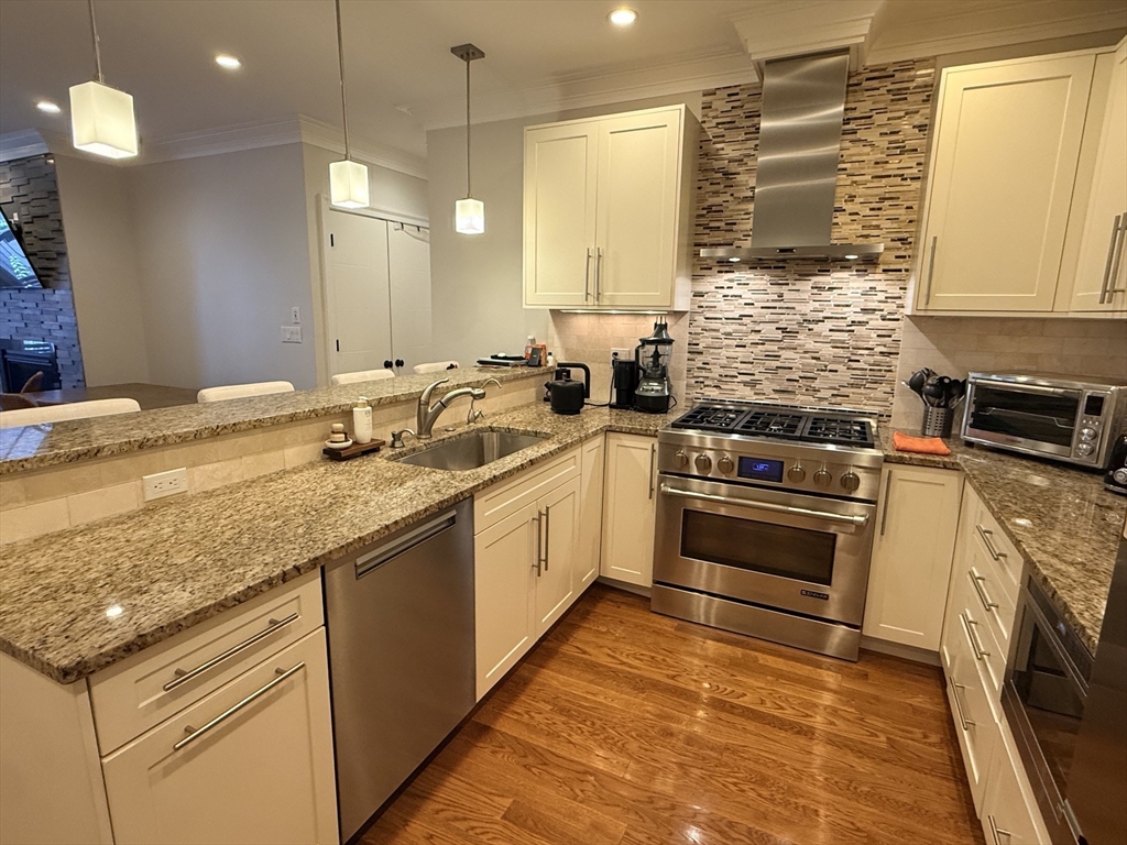 637 E 1st Street # 204