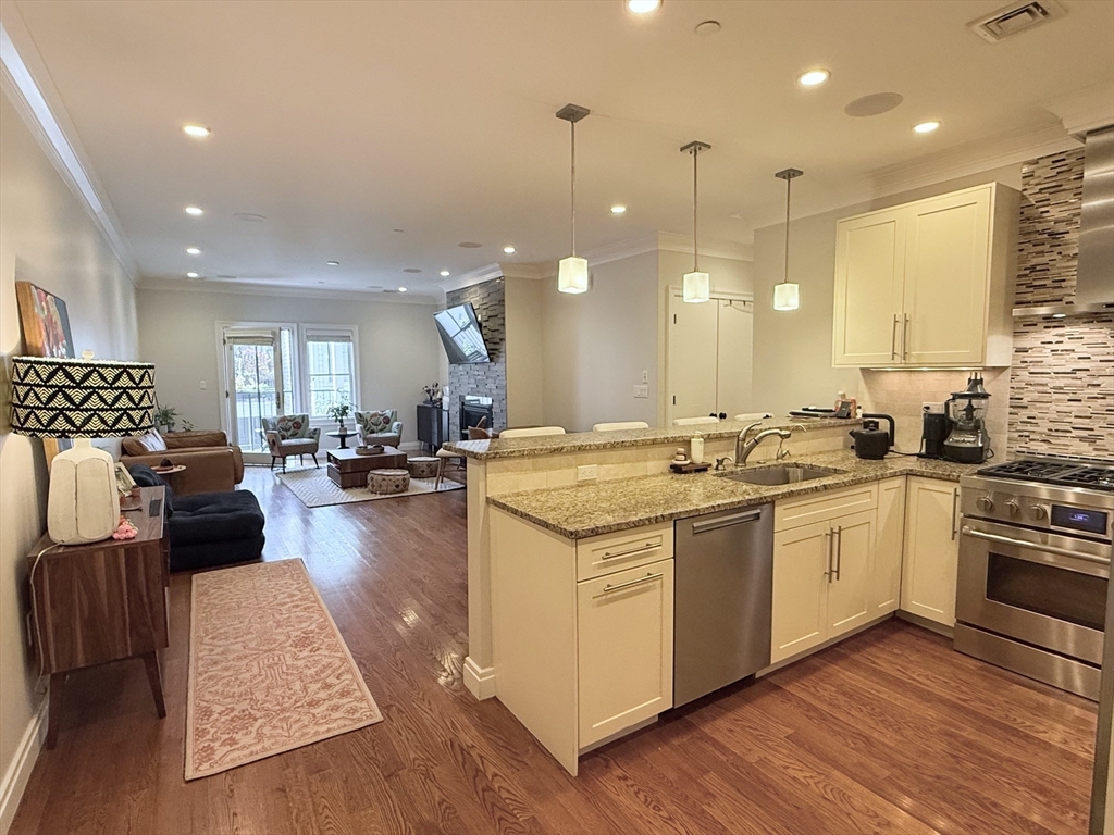 637 E 1st Street # 204