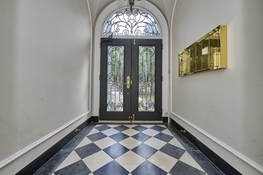 61 Commonwealth Ave # 3