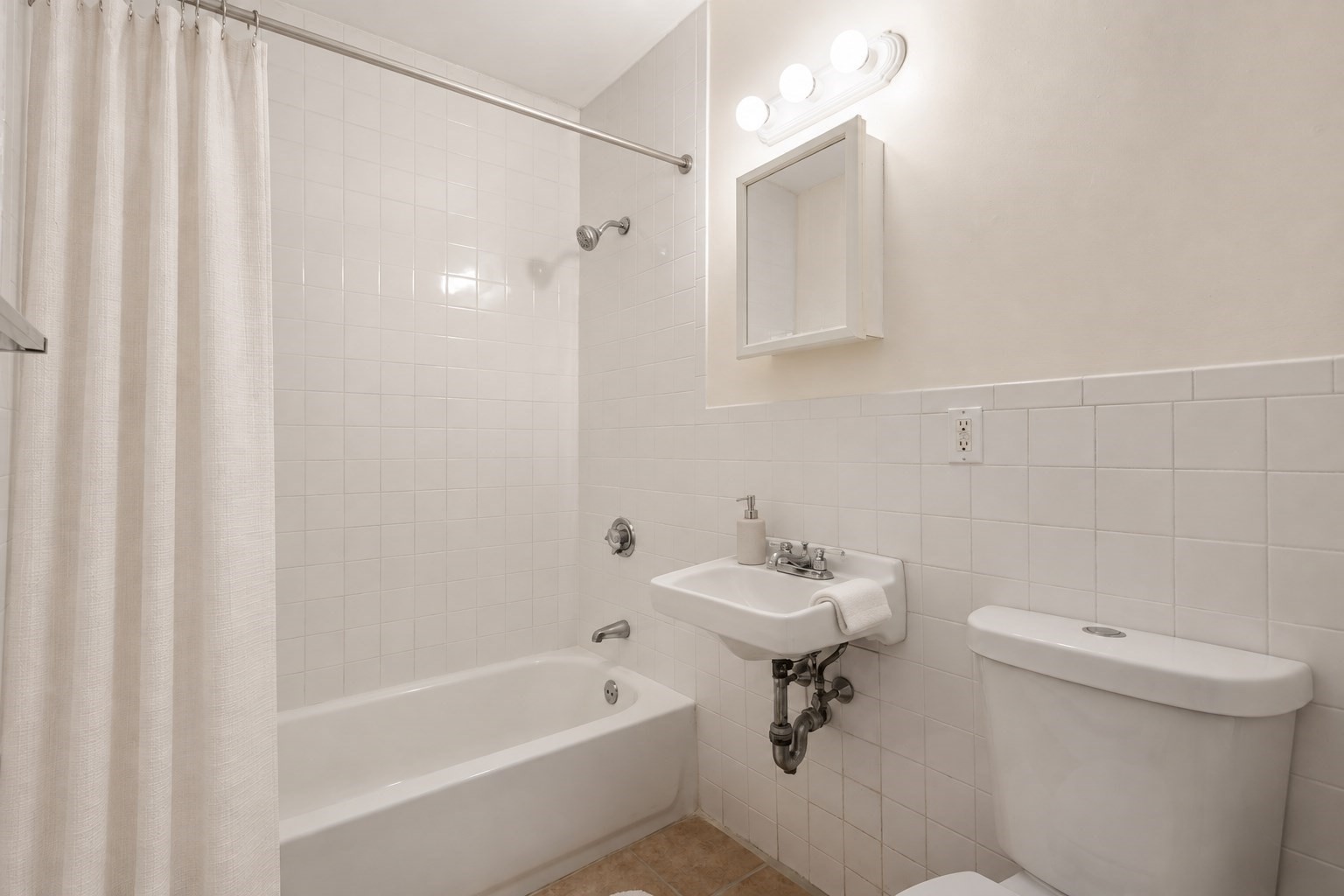 46 Adams St # 4 Unit: D-4
