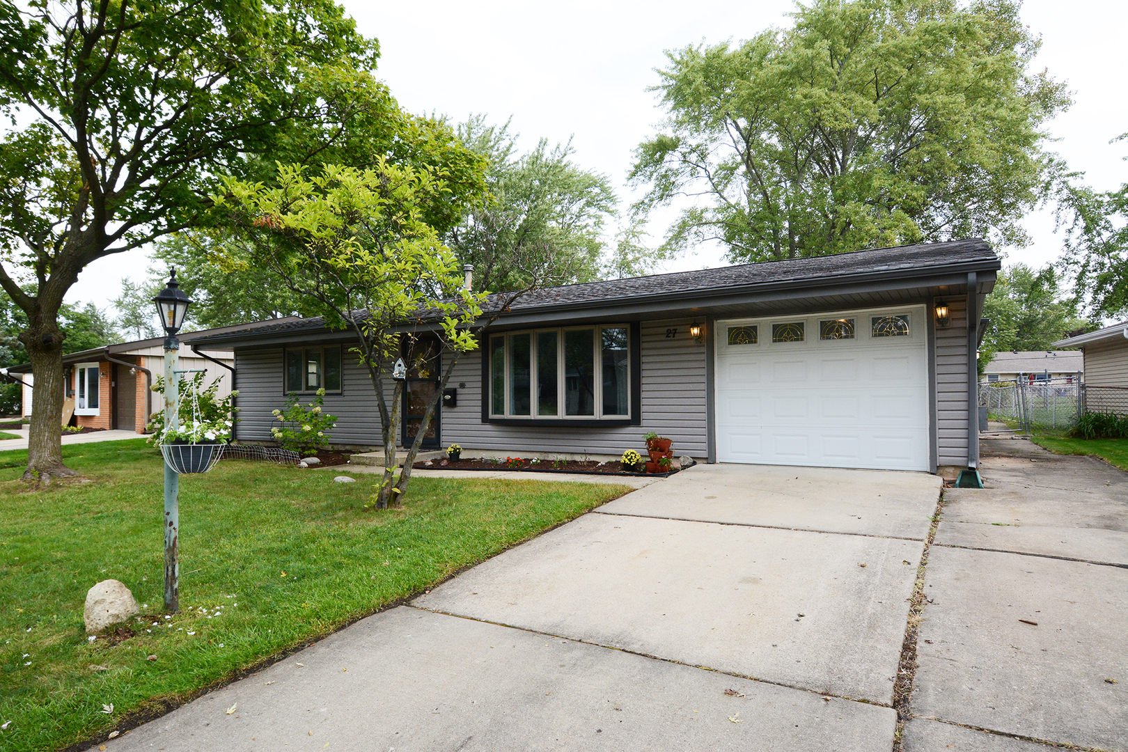 27 Hawthorne Lane
